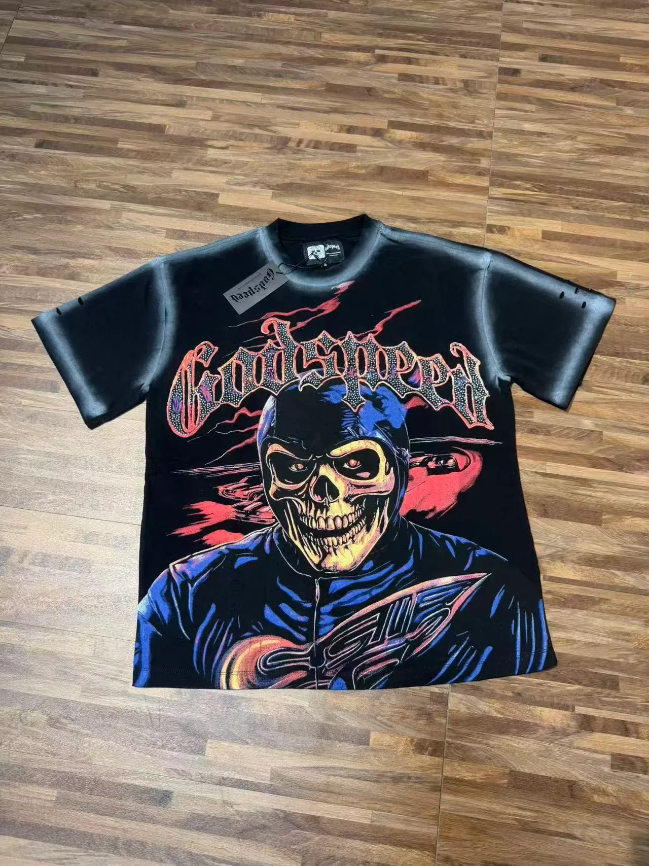 Camiseta Godspeed preta multicolorida com estampa gráfica e mangas desgastadas 6