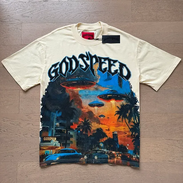 Camiseta Godspeed estampado gráfico color crema 5