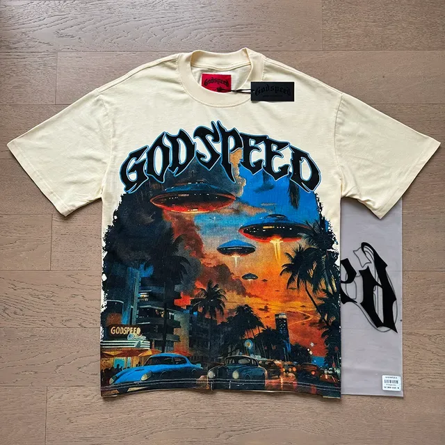 Camiseta Godspeed estampado gráfico color crema 6