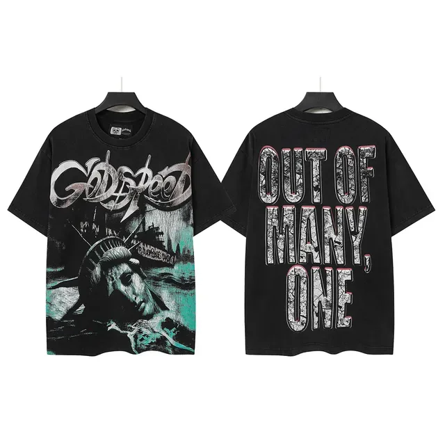 تي شيرت أسود بطبعة جرافيك Godspeed Out of Many One 2