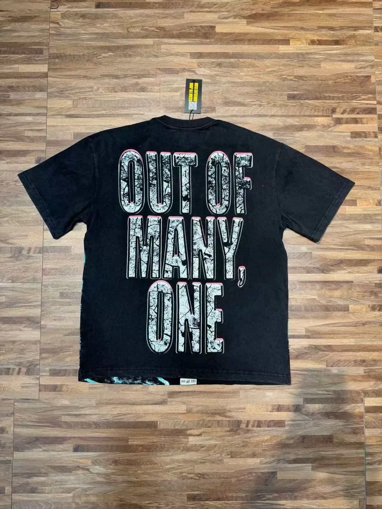 تي شيرت أسود بطبعة جرافيك Godspeed Out of Many One 7