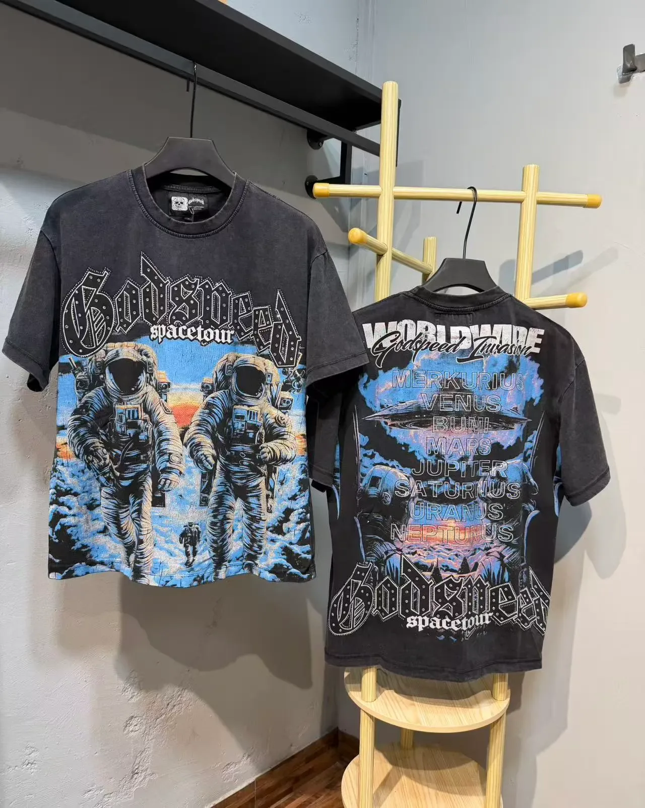 تيشيرت جرافيك أوفرسايز أسود متهالك Godspeed Spacetour 2