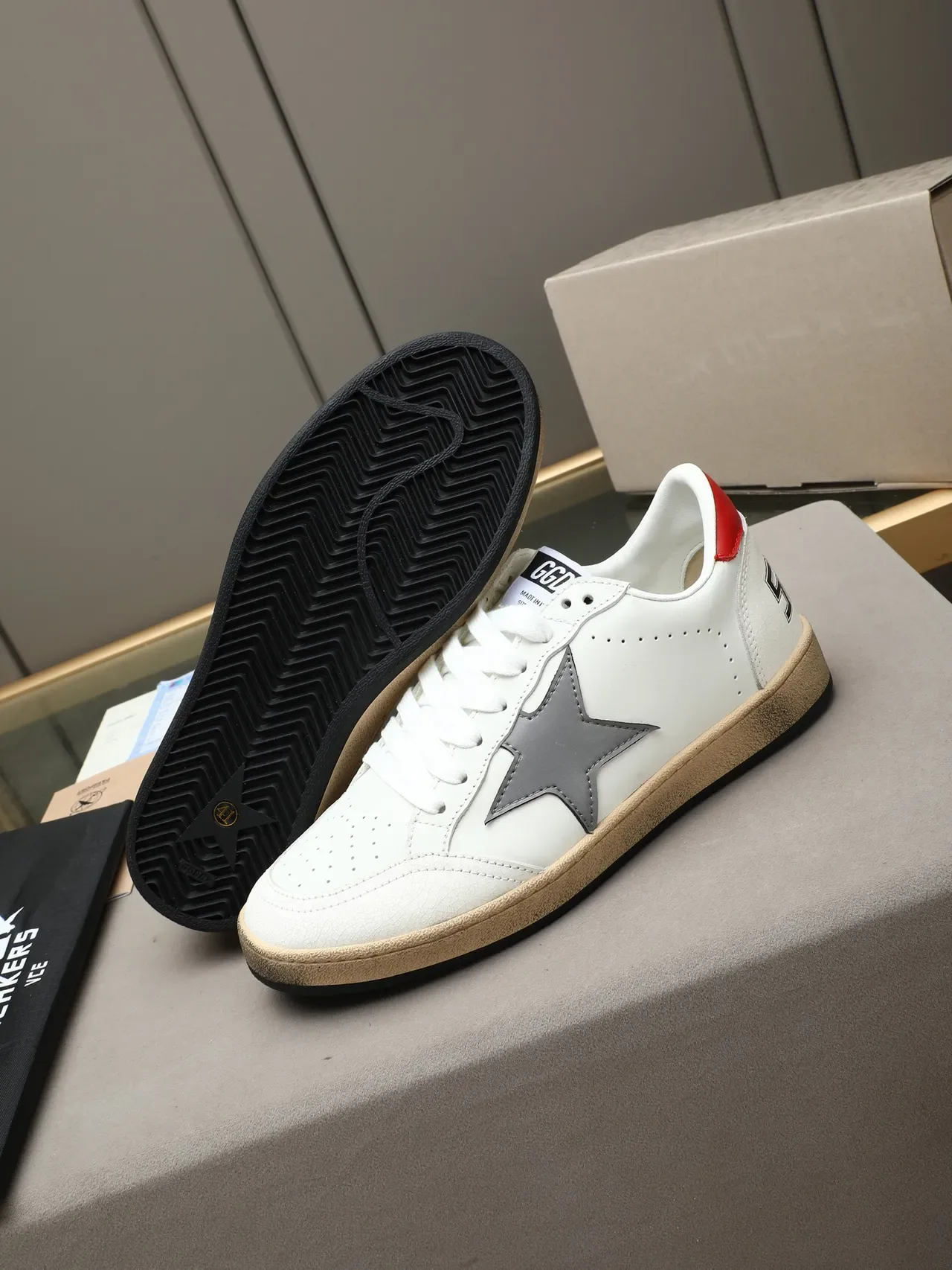 Golden Goose Ball Star Sneakers Lifestyle Blanc Gris Rouge 5