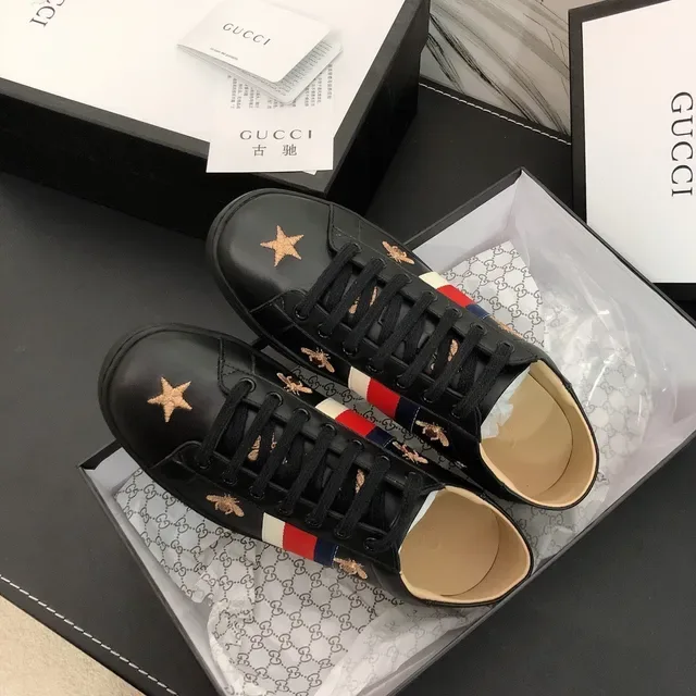 Gucci Ace Sneakers Lifestyle de Couro Preto com Bordado de Abelha e Estrela 5