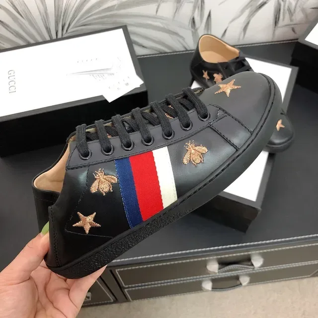 Gucci Ace Sneakers Lifestyle de Couro Preto com Bordado de Abelha e Estrela 6