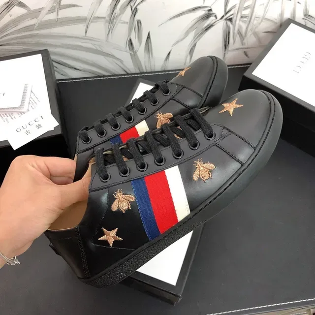 Gucci Ace Sneakers Lifestyle de Couro Preto com Bordado de Abelha e Estrela 8
