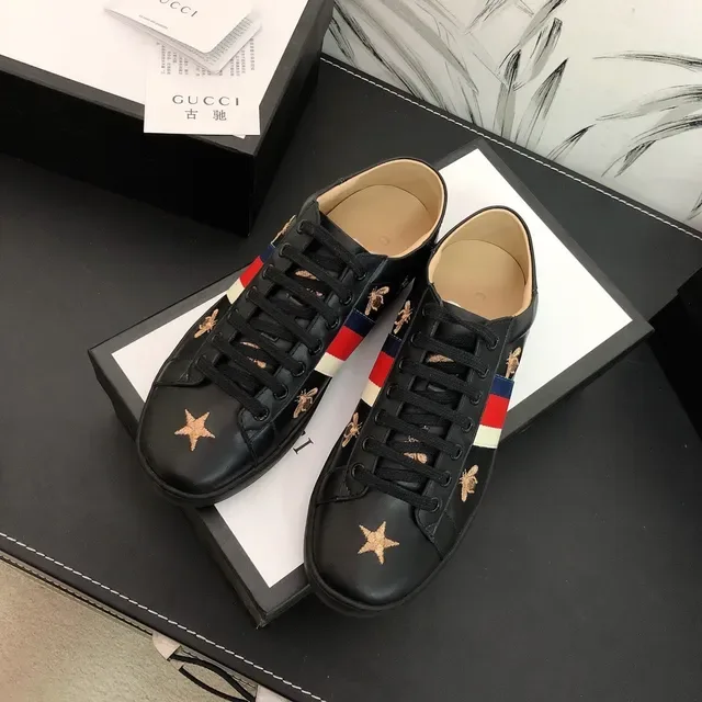 Gucci Ace Sneakers Lifestyle de Couro Preto com Bordado de Abelha e Estrela 9