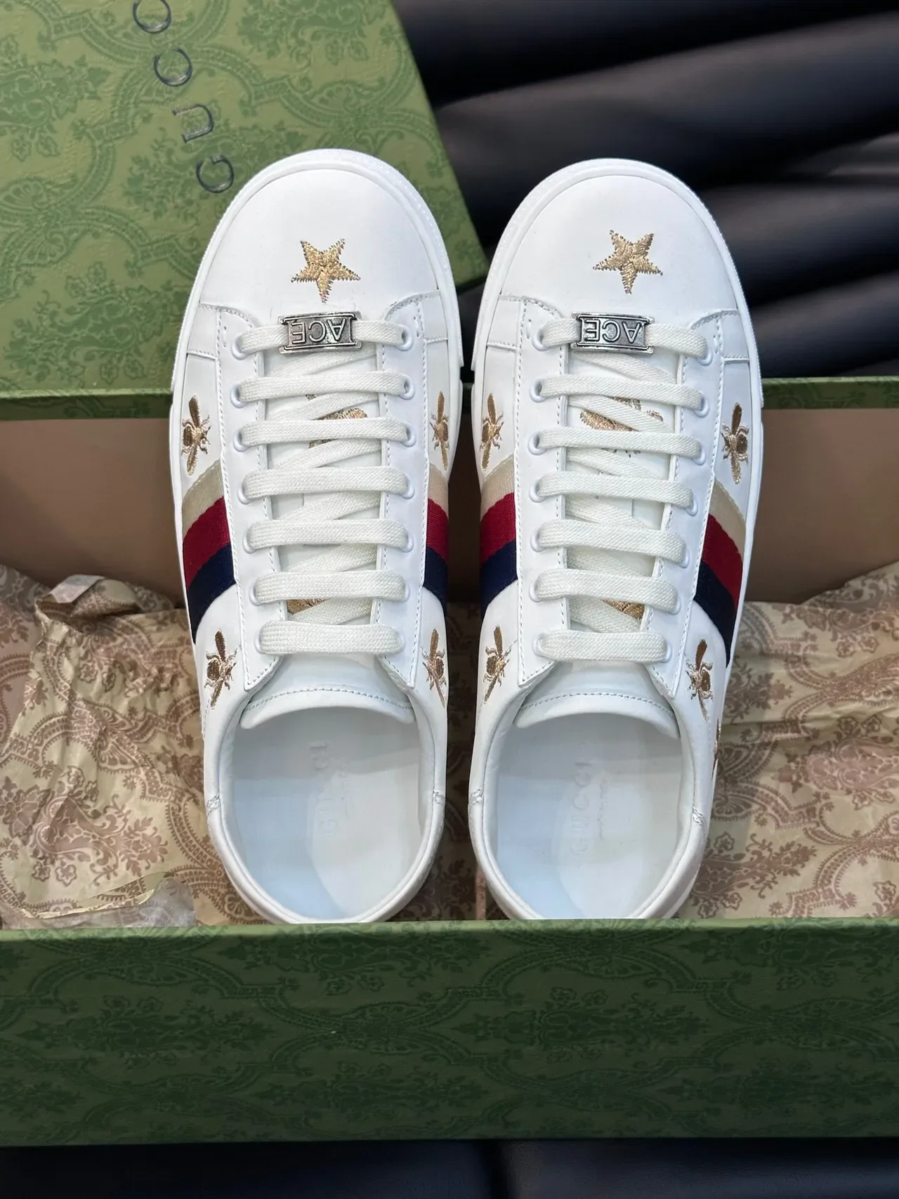 Gucci Ace Sneakers Lifestyle Blancs en Cuir avec Broderie d'Abeille et Étoile 4