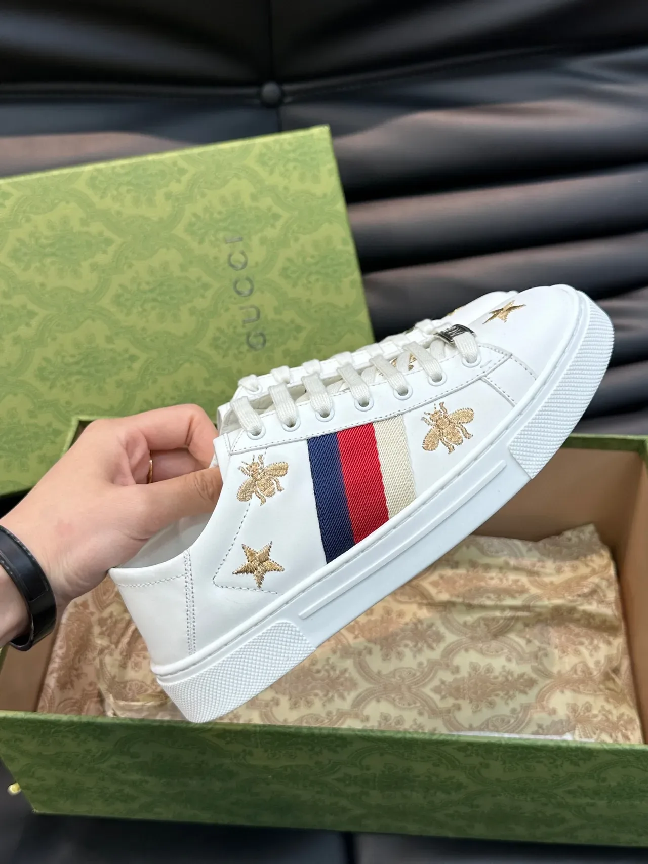 Gucci Ace Sneakers Lifestyle Blancs en Cuir avec Broderie d'Abeille et Étoile 5