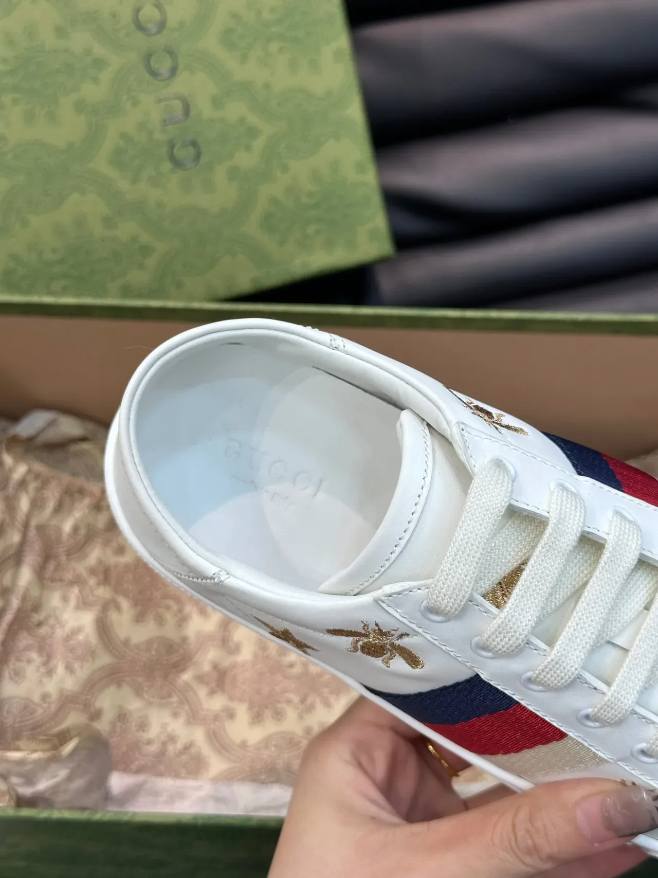 Gucci Ace Sneakers Lifestyle Blancs en Cuir avec Broderie d'Abeille et Étoile 9