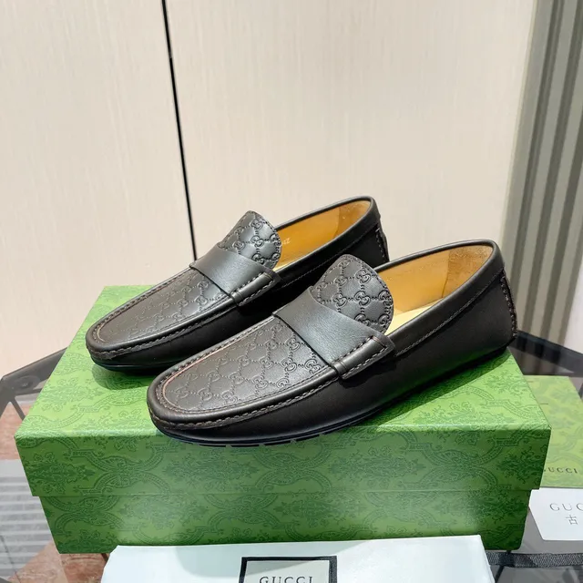 Gucci noir et beige embossé GG monogram penny strap loafer 2