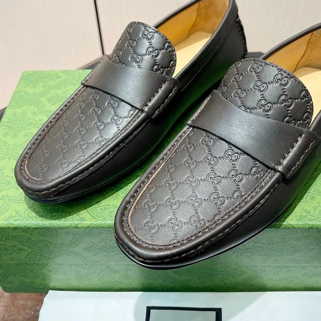 Gucci noir et beige embossé GG monogram penny strap loafer 5