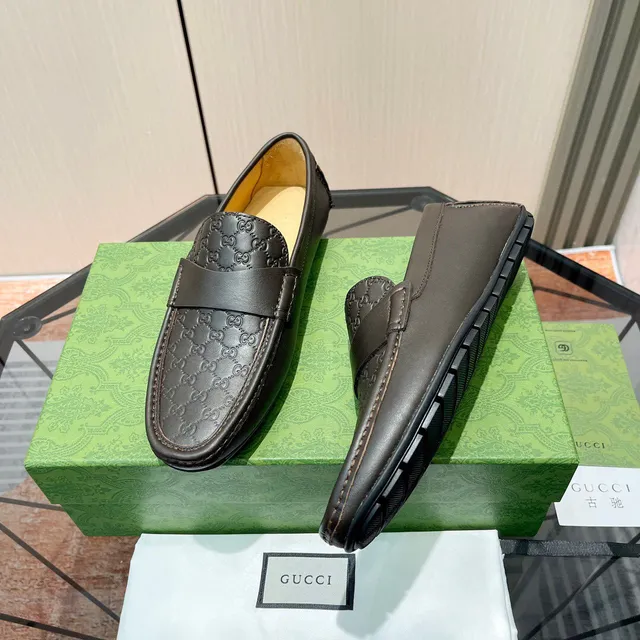 Gucci noir et beige embossé GG monogram penny strap loafer 6