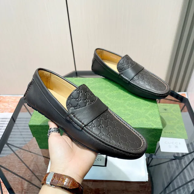 Gucci noir et beige embossé GG monogram penny strap loafer 7