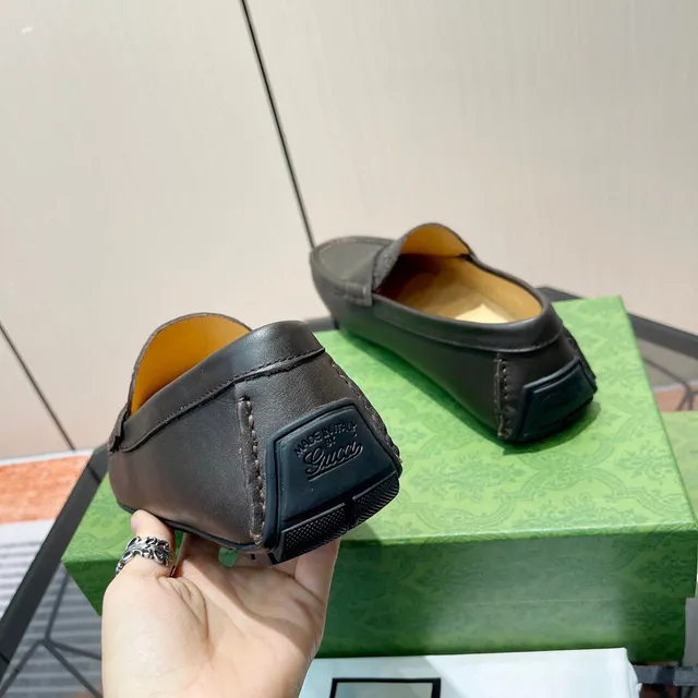 Gucci noir et beige embossé GG monogram penny strap loafer 8