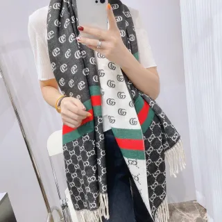 Gucci وشاح كشمير أسود متعدد الألوان مع طباعة GG مونوغرام على شريط ويب