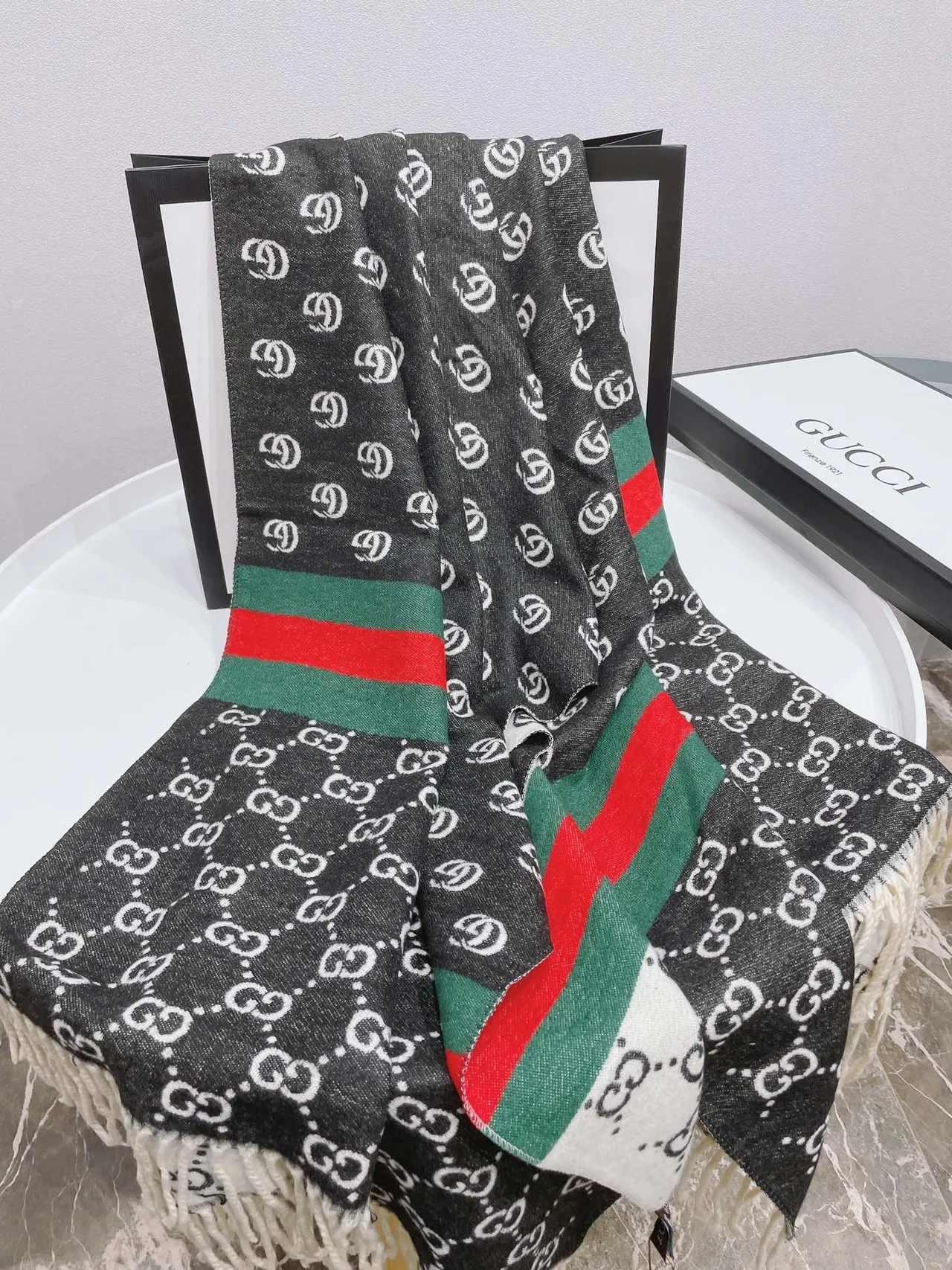 Gucci Écharpe en Cachemire Noir Multicolore avec Bande de Rayures Imprimée GG Monogram 5
