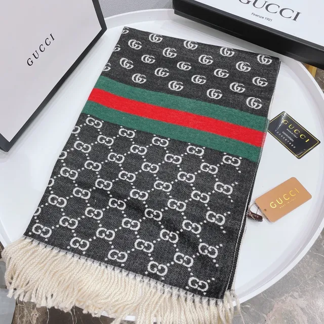 Gucci Écharpe en Cachemire Noir Multicolore avec Bande de Rayures Imprimée GG Monogram 8