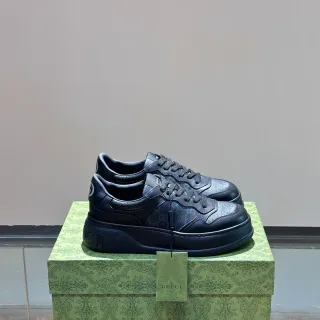 حذاء رياضي Gucci أسود كعب منصة إيريديسينت لوحة مونوغرام GG