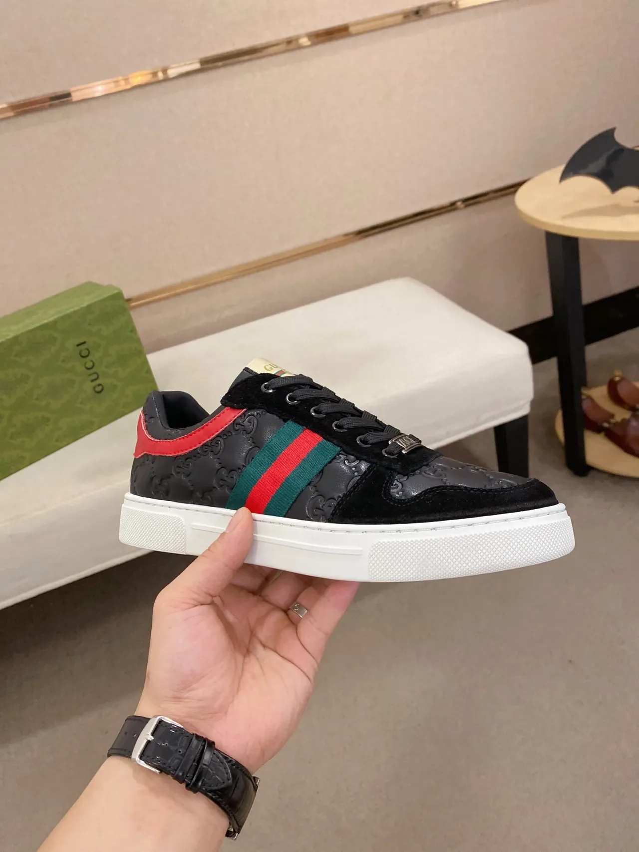 Gucci Sneakers Noir Rouge GG-Embossed Cuir Daim Cap Toe Lifestyle 4