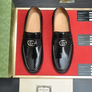 Gucci काला चांदी चमकदार पेटेंट लेदर Double G मेटल लॉगो लोफर