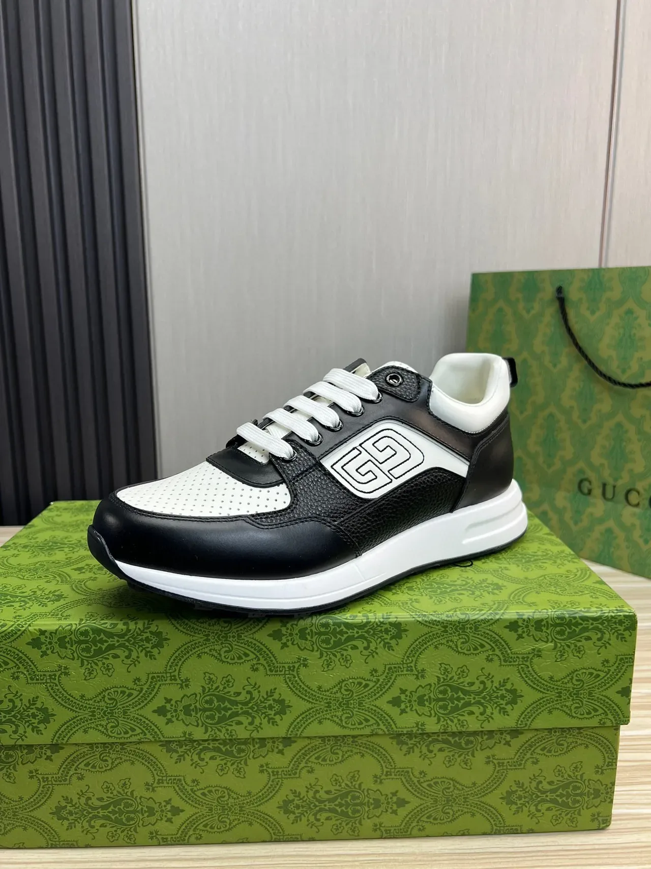 Gucci Black White Interlocking GG Logo Panel Perforated Toe Cap Lifestyle Sneakers 2