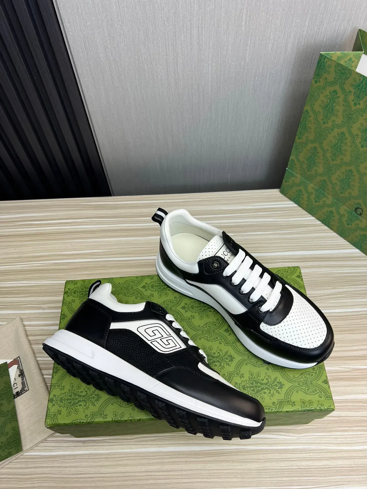 Gucci Black White Interlocking GG Logo Panel Perforated Toe Cap Lifestyle Sneakers 6