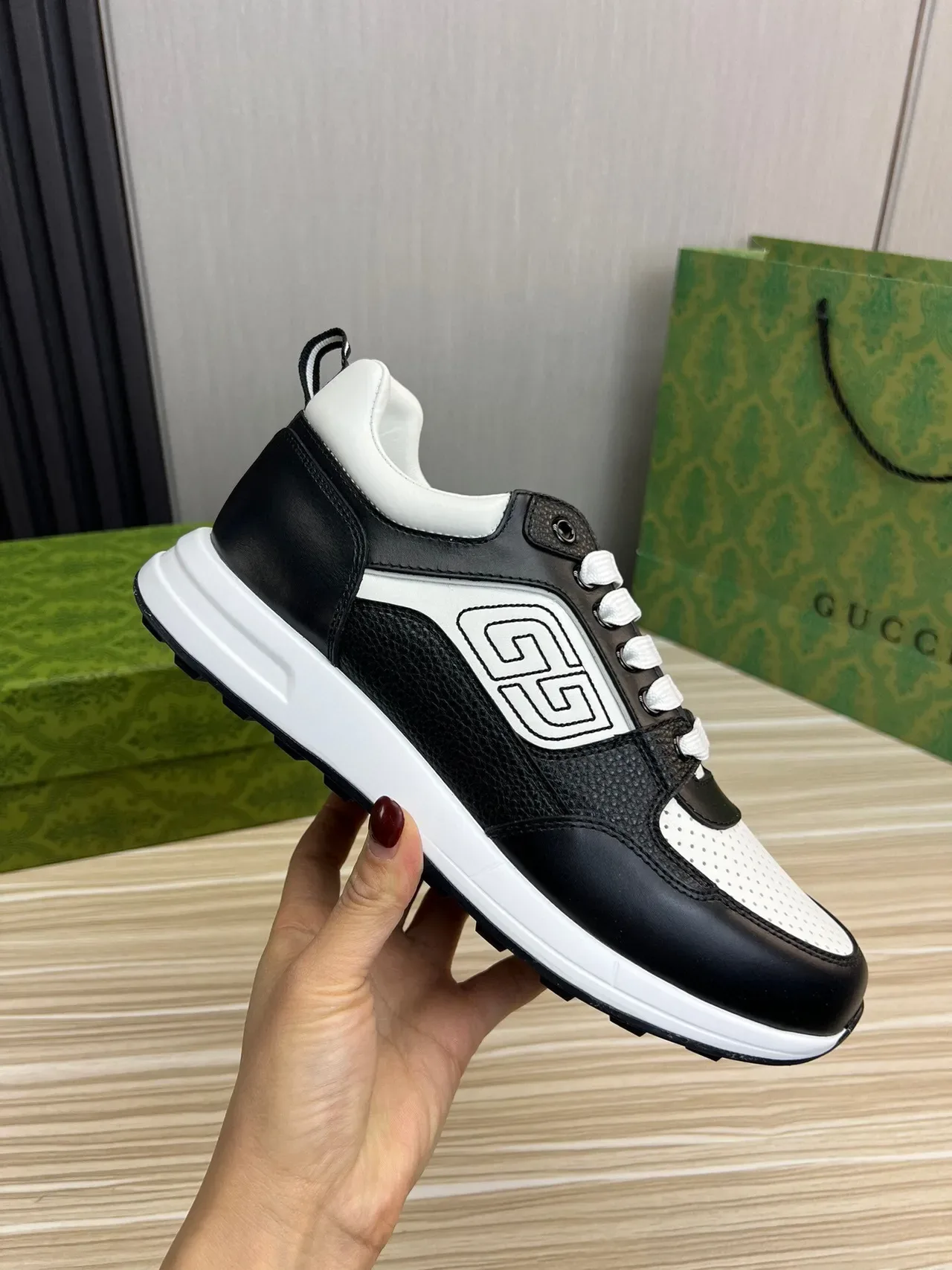 Gucci Black White Interlocking GG Logo Panel Perforated Toe Cap Lifestyle Sneakers 7