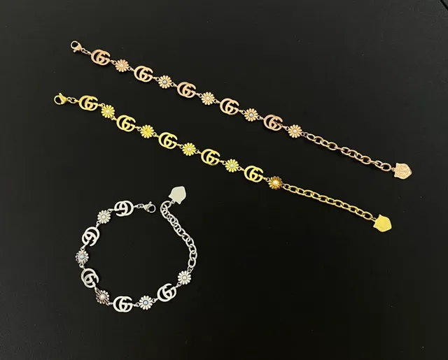 Gucci Daisy Interlocking G and Daisy Charm Necklace 6