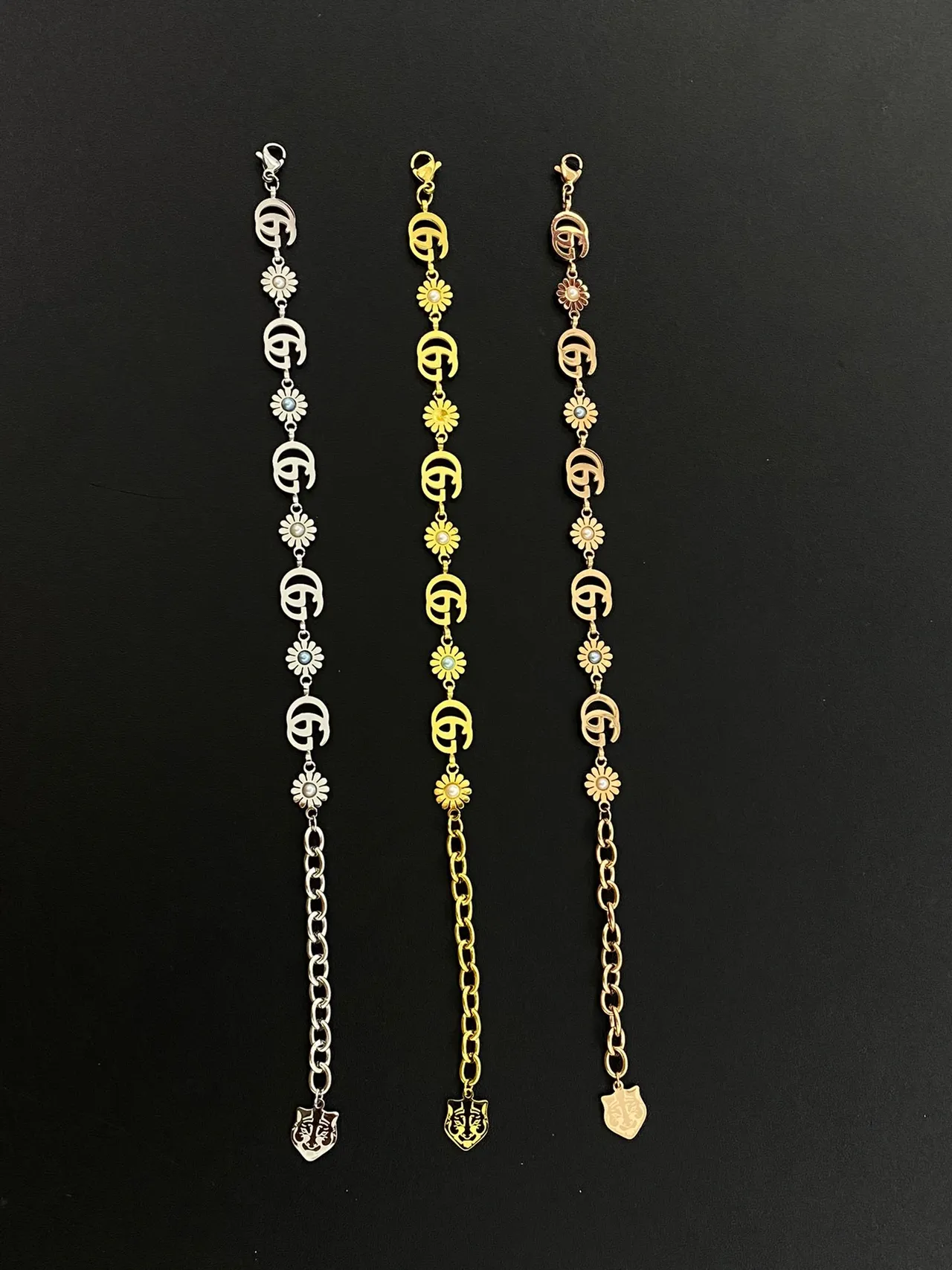 Gucci Daisy Interlocking G and Daisy Charm Necklace 7
