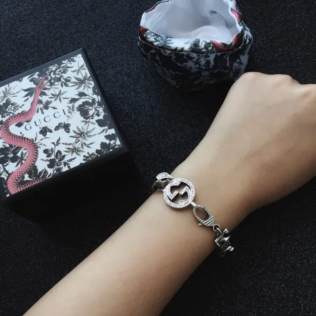 Gucci Double G Engraved Curb Chain Bracelet 2