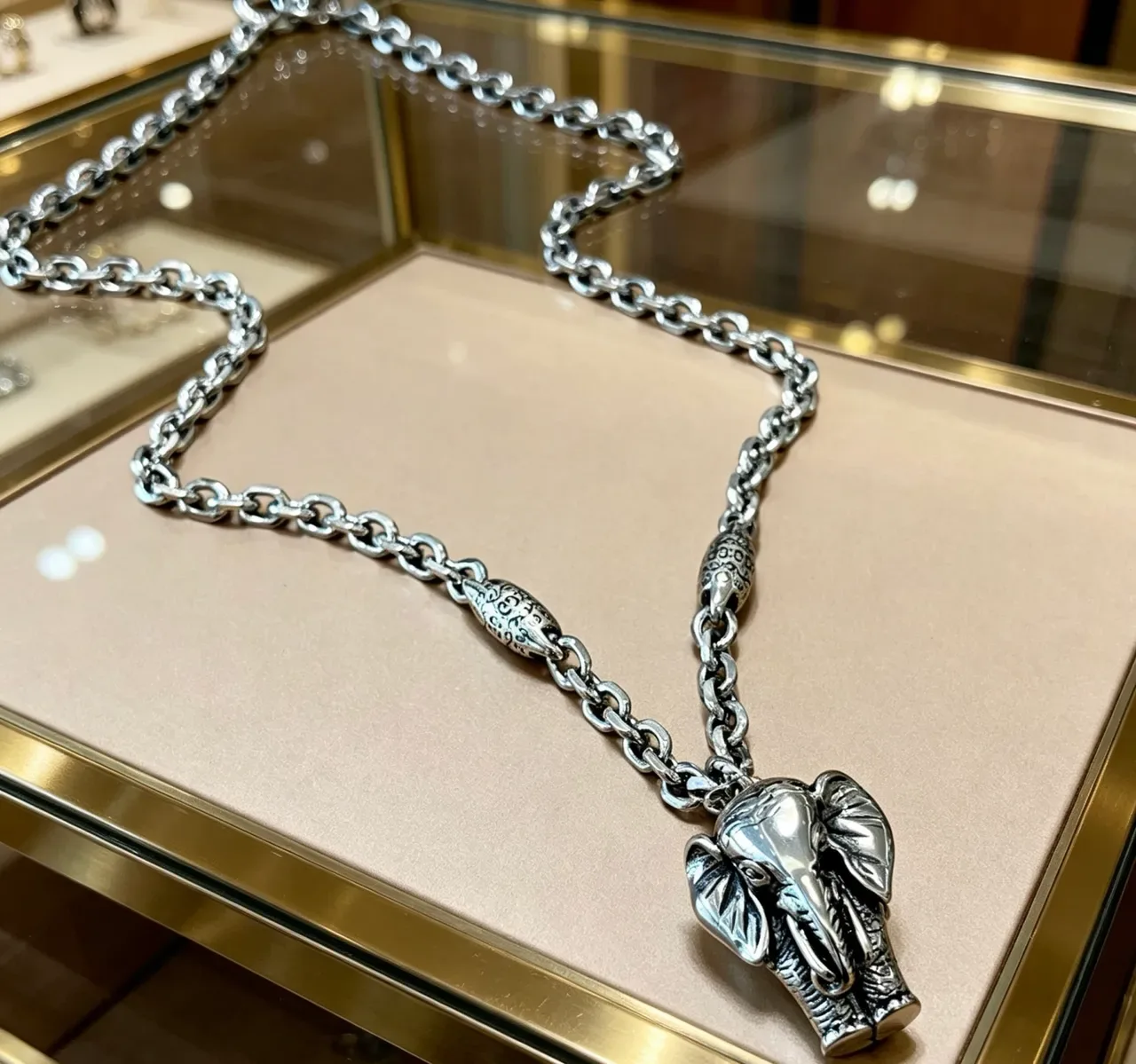 Gucci Elephant Pendant Silver-Toned Necklace 2