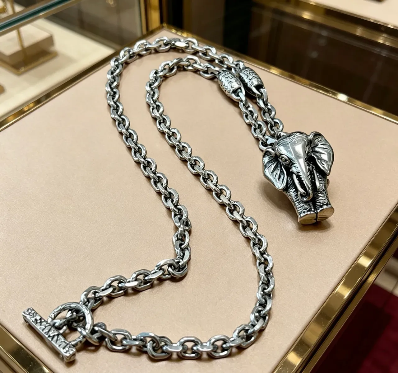 Gucci Elephant Pendant Silver-Toned Necklace 8