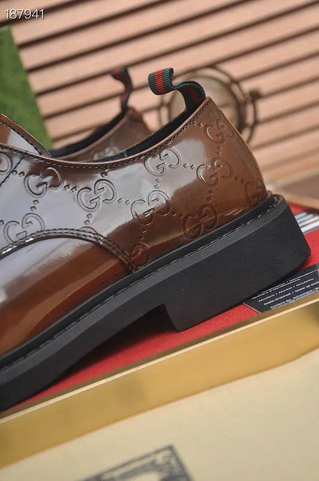 Gucci Sapatos Oxford de ponta de gorra com G entrelaçado embossado 3