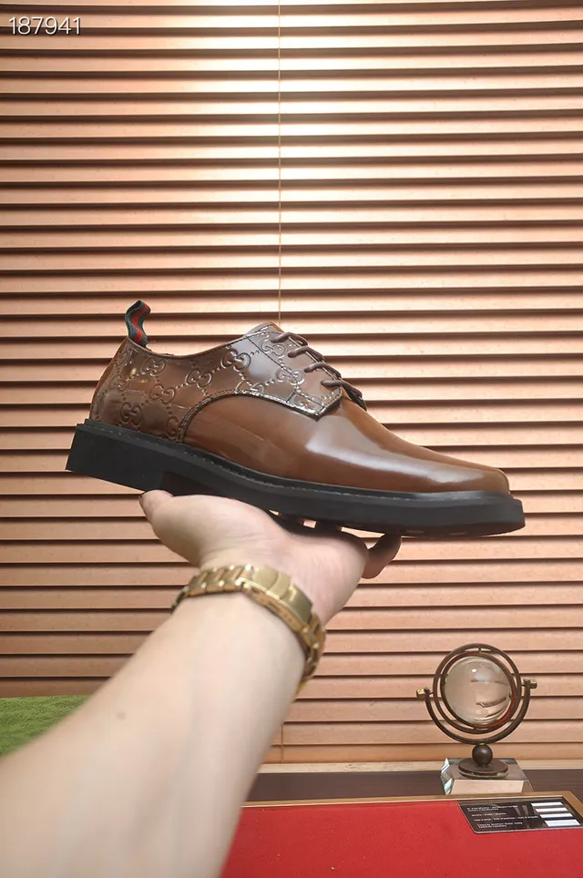 Gucci Sapatos Oxford de ponta de gorra com G entrelaçado embossado 6