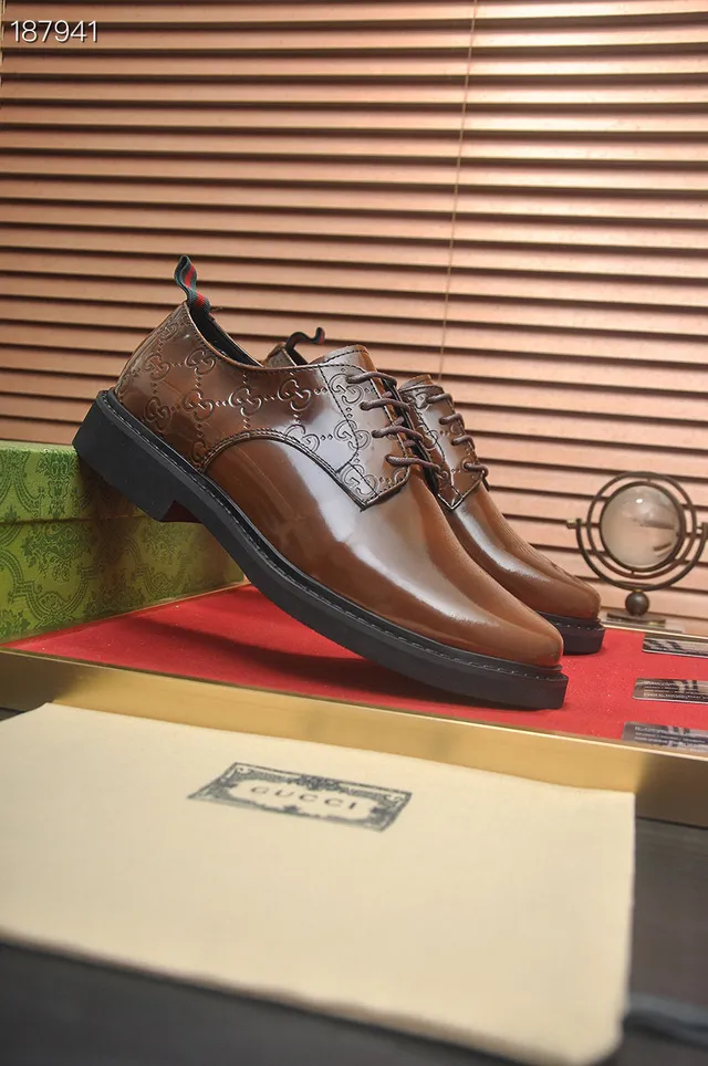 Gucci Sapatos Oxford de ponta de gorra com G entrelaçado embossado 8