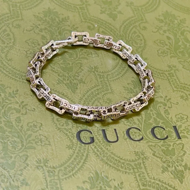 Gucci Bracelet Chaîne avec Logo Gravé 3