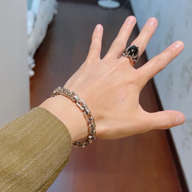 Gucci Bracelet Chaîne avec Logo Gravé 4