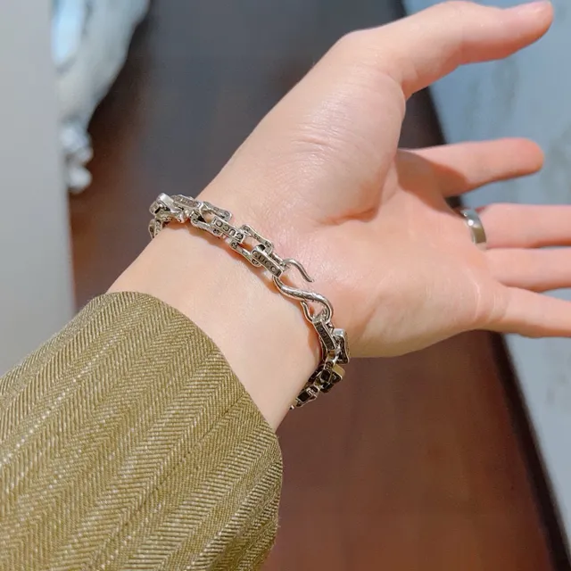 Gucci Bracelet Chaîne avec Logo Gravé 7