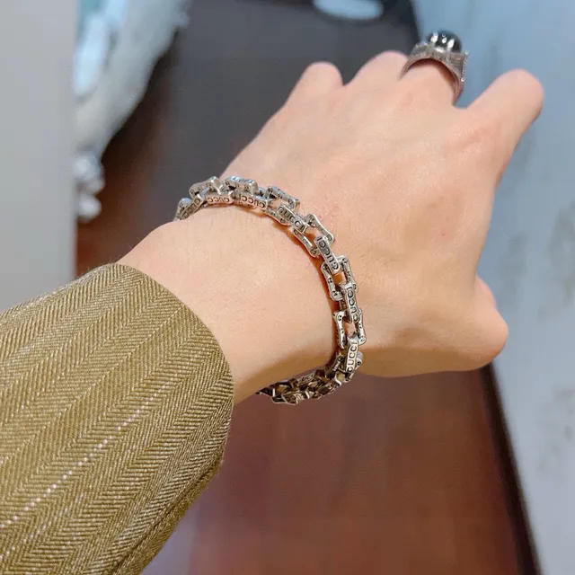 Gucci Bracelet Chaîne avec Logo Gravé 8