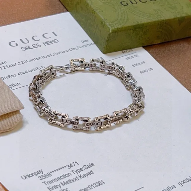Gucci Bracelet Chaîne avec Logo Gravé 9