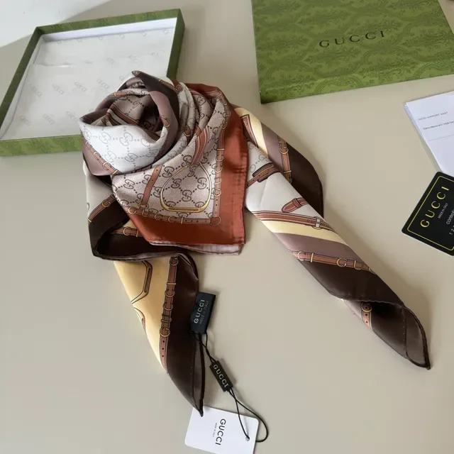 Gucci Cachecol de Seda com Motivo Equestre 2