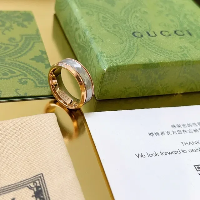 Anel Gucci Cinza e Dourado Rosa de Faixa Larga Facetado 6
