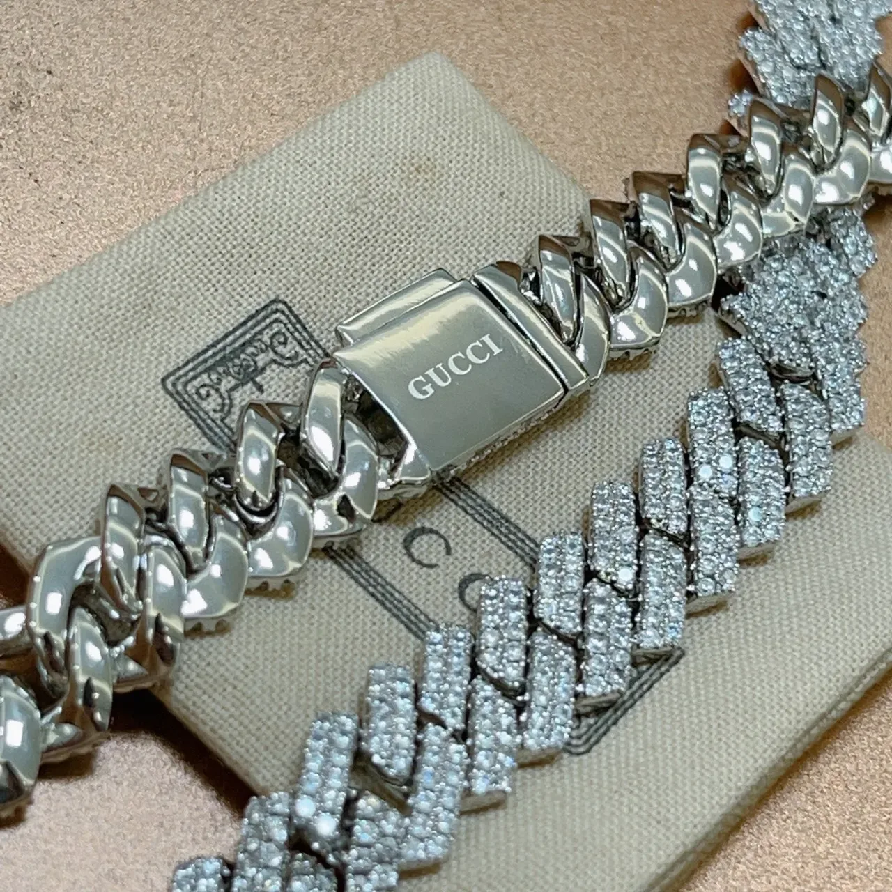 Gucci Fully Pave-Set Curb-Link Chain Necklace 3