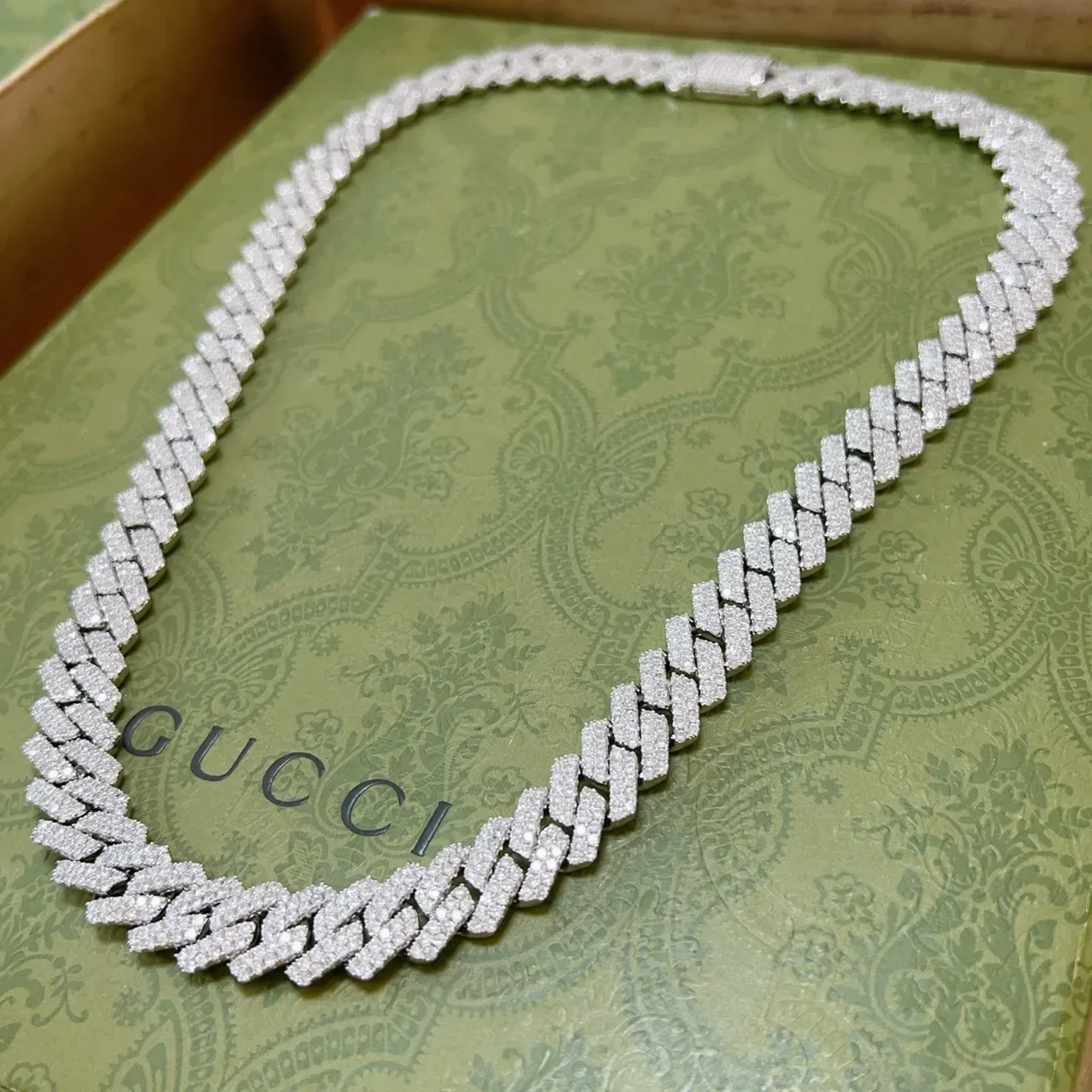 Gucci Fully Pave-Set Curb-Link Chain Necklace 9