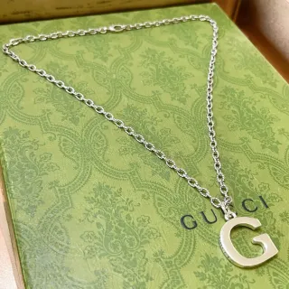 سلسلة Gucci G-Logo قلادة فضية