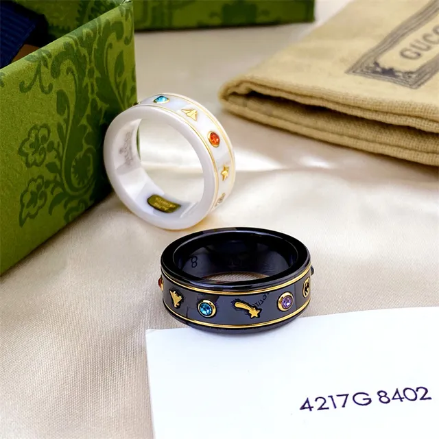 Bague Gucci GG Marmont Noir Or Céramique Détail 2