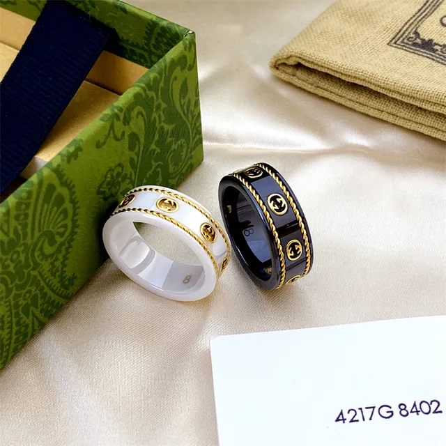 Bague Gucci GG Marmont Noir Or Céramique Détail 3