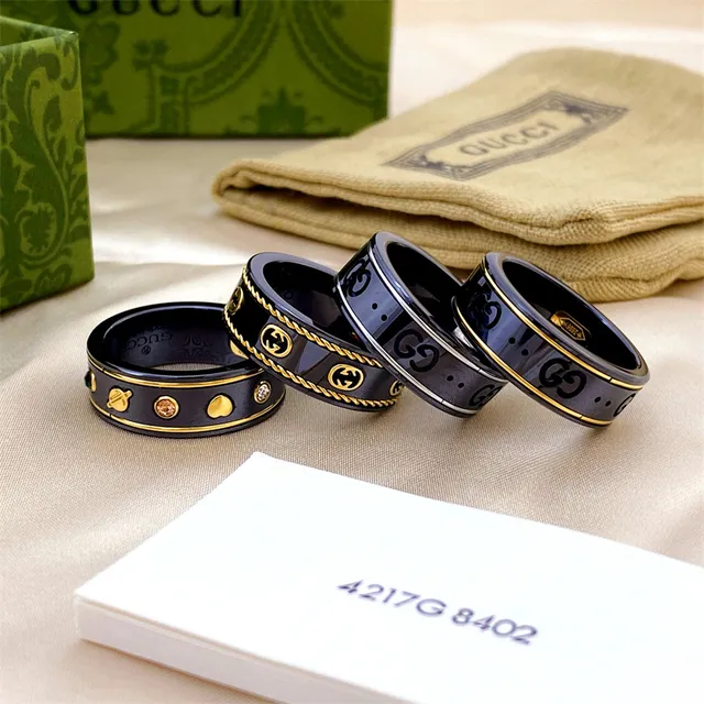 Bague Gucci GG Marmont Noir Or Céramique Détail 4