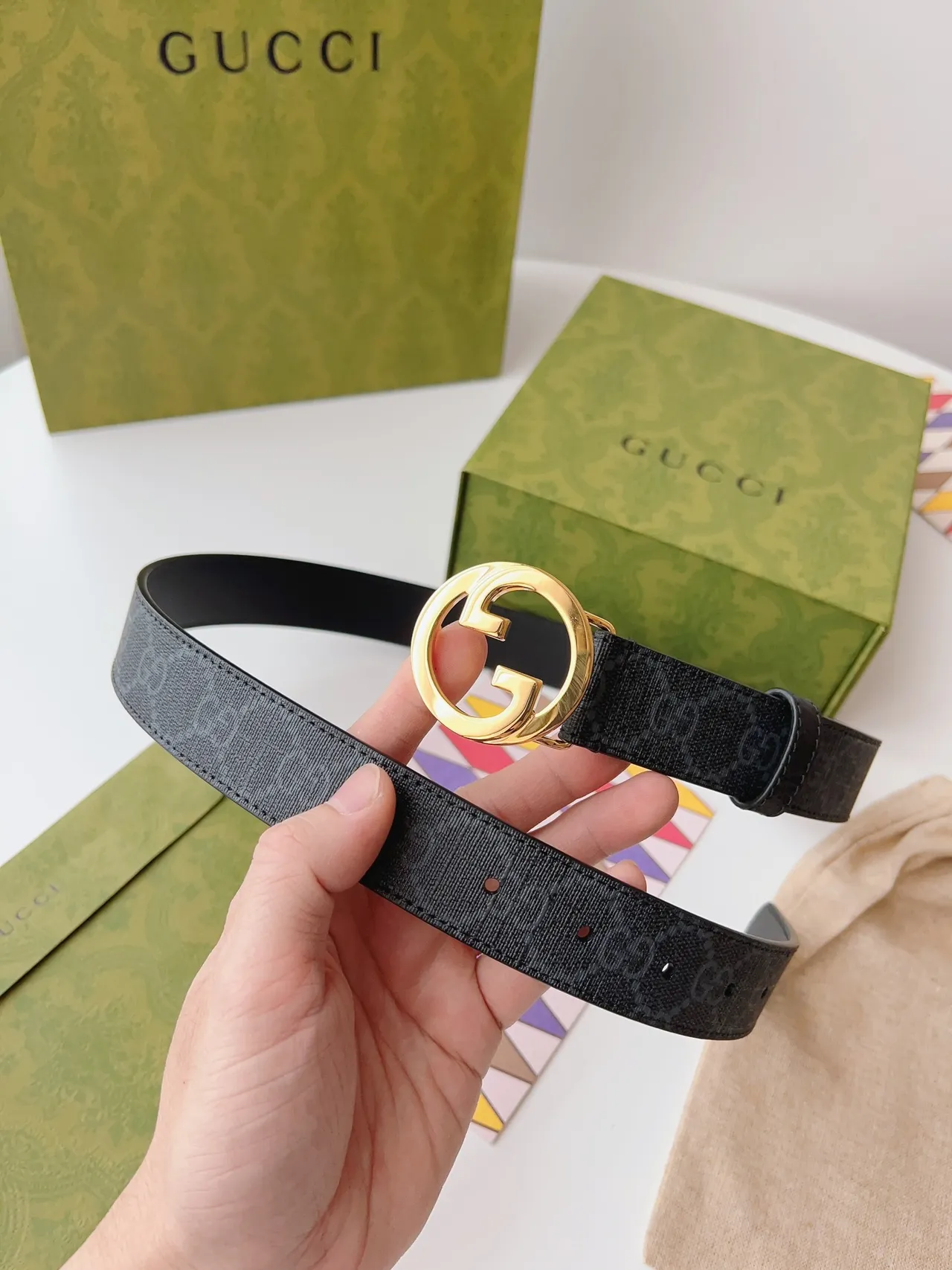 Gucci GG Marmont Ceinture cuir noire dorée boucle G entrelacée sangle lisse 2